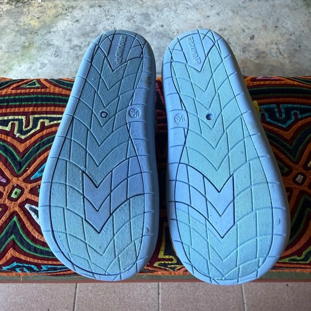 Bluey‎ Ground Up Water Shoes Girls Size 11/12 Blue Yellow Striped Pineapple
